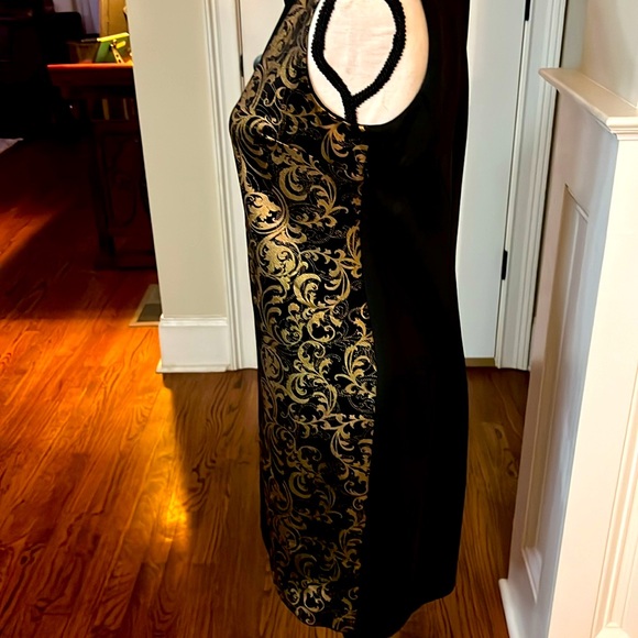 Gorgeous Gold embossed design on Black Mini Cocktail Dress with side Zip🔥🔥🔥 - Picture 8 of 10